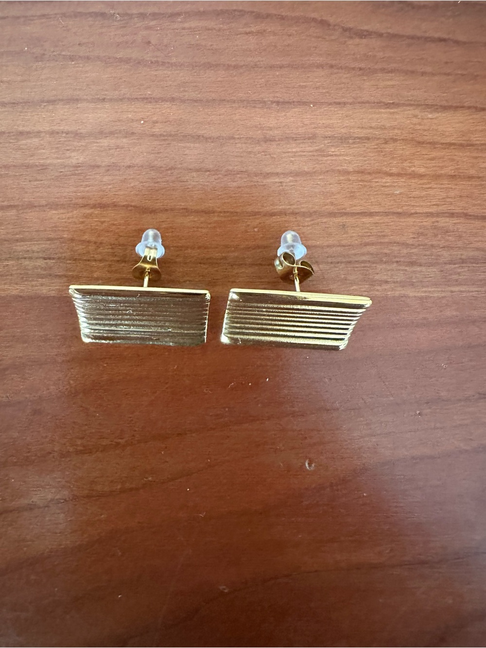 Women’s Modern large stud Earrings Gold Rectangular Ribbed - Picture 3 of 5